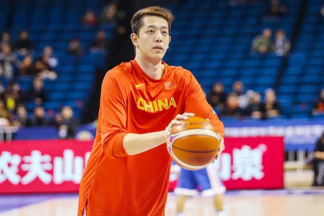 中国男篮12名单大反转，2.1米“巨人”驰援杜锋，杜锋彻底松了口气(4)