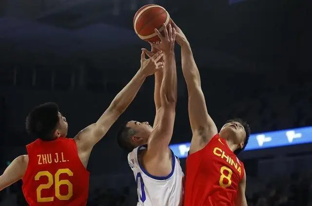 中国男篮将出征世预赛的两场比赛，最终12人名单正式出炉，还是有点惊喜(3)