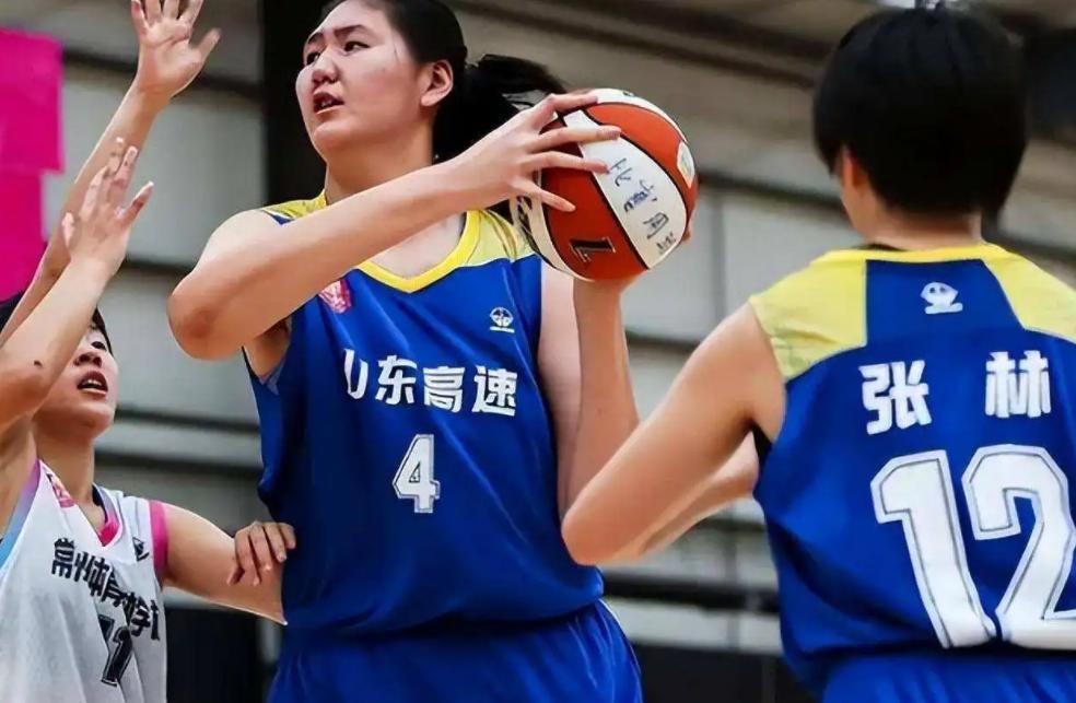 62+13！中国女篮2米26高塔打出身价，未来或带队掀翻美国女篮(3)