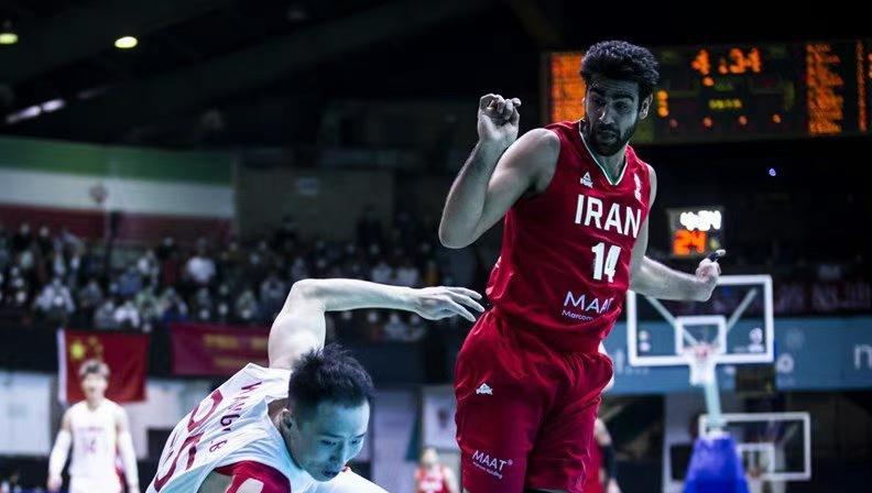 搞事情！中国男篮最大对手狂出昏招，力保伊朗“躺着”进世界杯？(2)