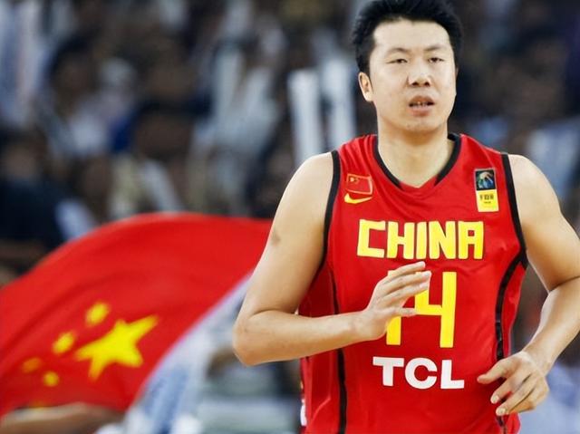 中国男篮第一中锋之争！论打球天赋，王治郅和姚明谁更强？(6)