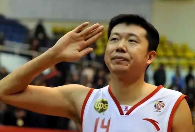 中国男篮第一中锋之争！论打球天赋，王治郅和姚明谁更强？(11)