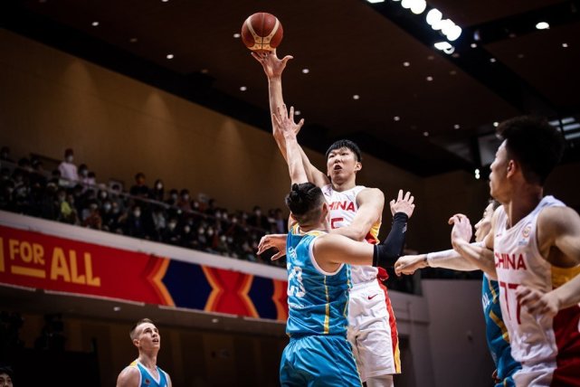 中国男篮小胜哈萨克斯坦，三分球仅命中6球，三后卫如期而至，真香！(2)
