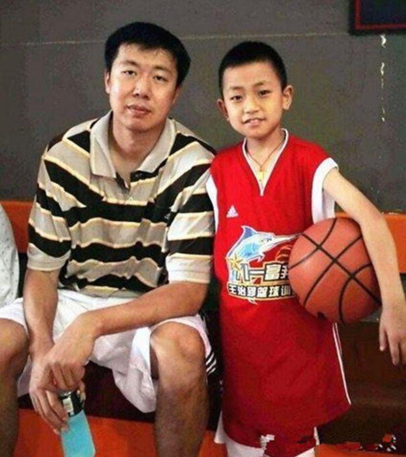 王治郅：中国进NBA第一人，再婚小13岁娇妻，儿子是篮坛小巨人(3)