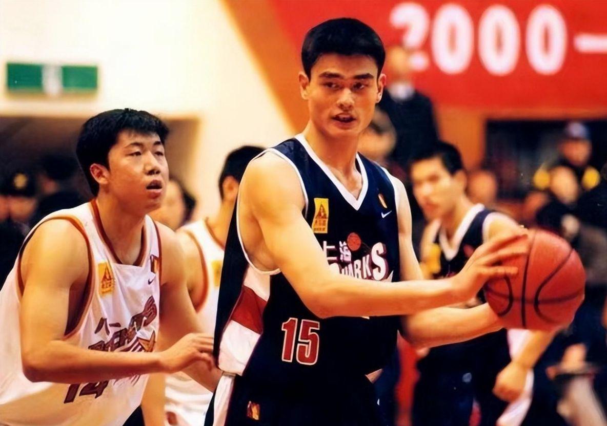 王治郅：中国进NBA第一人，再婚小13岁娇妻，儿子是篮坛小巨人(9)