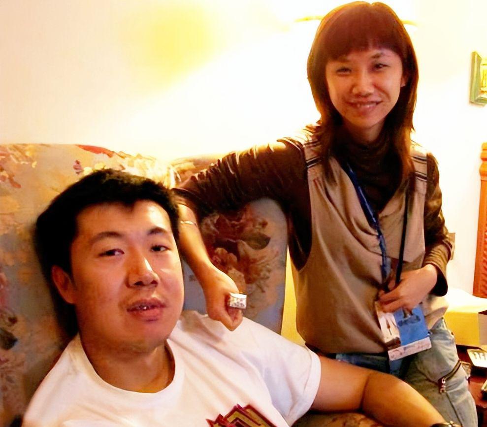 王治郅：中国进NBA第一人，再婚小13岁娇妻，儿子是篮坛小巨人(12)