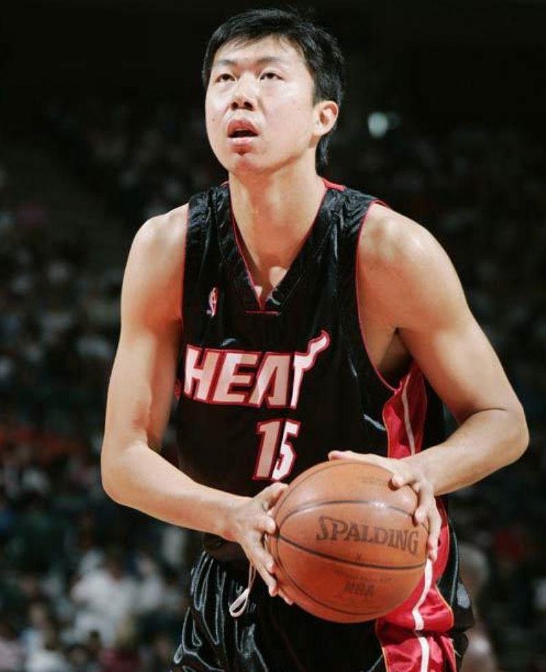 王治郅：中国进NBA第一人，再婚小13岁娇妻，儿子是篮坛小巨人(14)