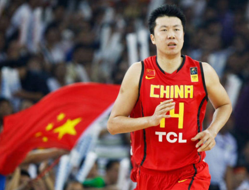 王治郅：中国进NBA第一人，再婚小13岁娇妻，儿子是篮坛小巨人(16)