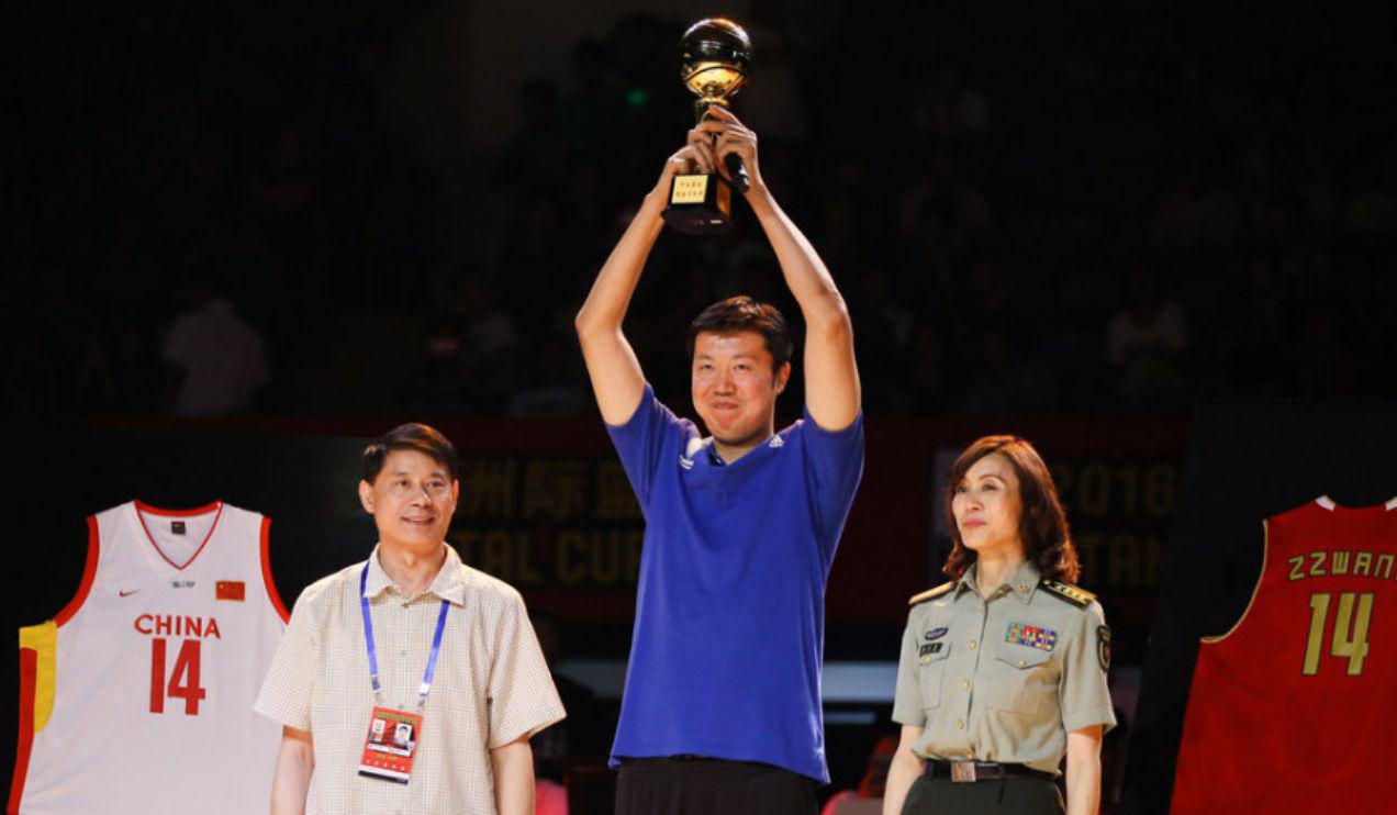 王治郅：中国进NBA第一人，再婚小13岁娇妻，儿子是篮坛小巨人(17)