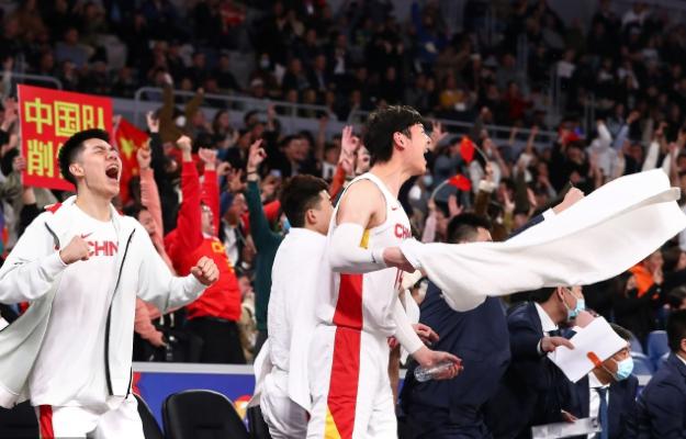 中国男篮新希望，诞生最强本土后卫，有望冲击NBA(2)