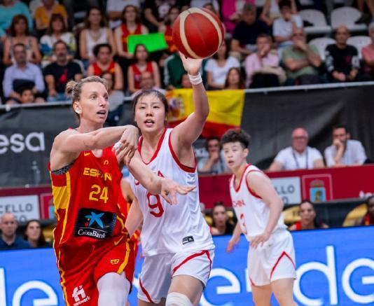 中国女篮欧洲拉练次战：16分惨负西班牙吞首败3人上双高颂14分(4)