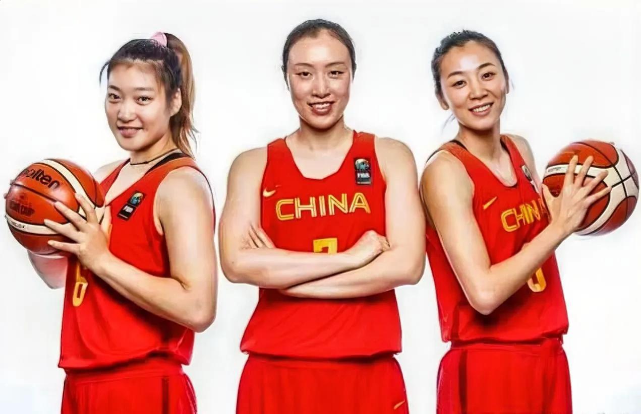 网友分享 中国三大球近期世界排名：
1、中国女篮：世界第2位
2、中国女排：世界(1)