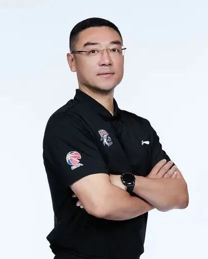 詹姆斯·邓肯加盟上海久事篮球俱乐部，担任球队助理教练(1)
