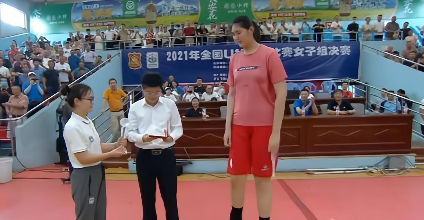 16岁女姚明身高长到2米27，正式超越姚明！骨龄测试结果出炉：能长到2米32(6)