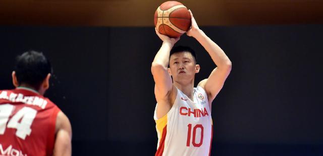中国男篮集训队18缺1，34岁老将或主动让贤，付豪的机会来了？(2)