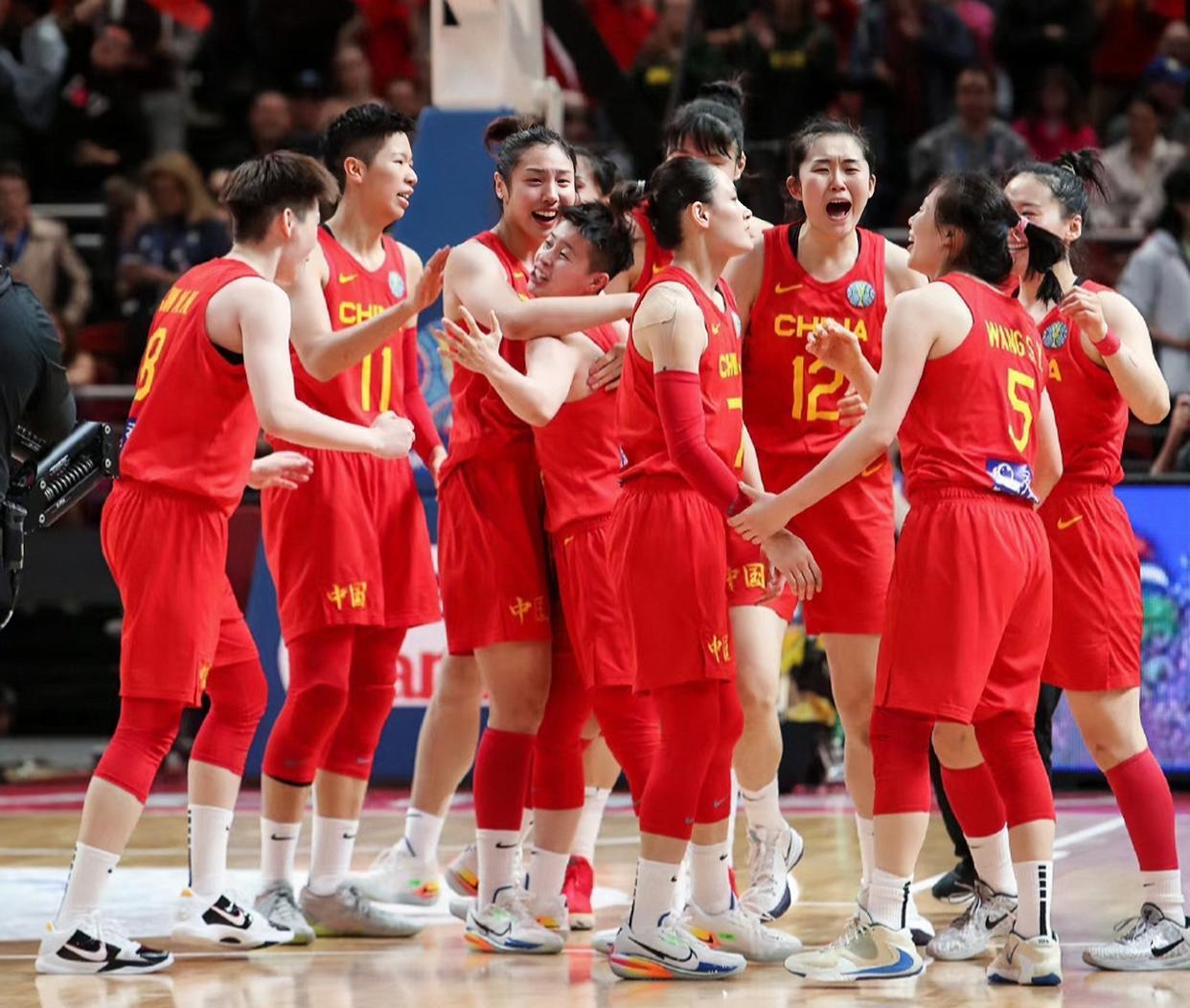 中国女篮对阵黎巴嫩，4大主力缺席，内线优势明显，有望大胜20分(1)
