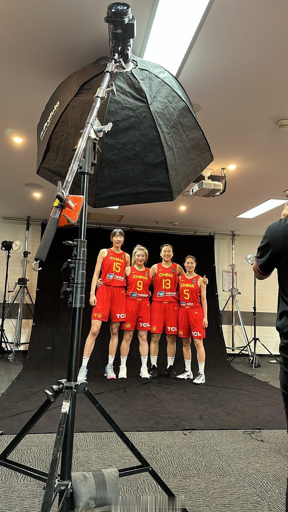 中国女篮亚洲杯名单官宣了，和探长昨天发的一样，这次国家队氛围依然不错的，姑娘们明(5)