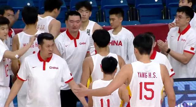 中国队一度反超美国队，媒体人狂呼美国篮球快完蛋了，随后被打脸(1)