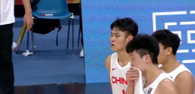 中国队一度反超美国队，媒体人狂呼美国篮球快完蛋了，随后被打脸(6)