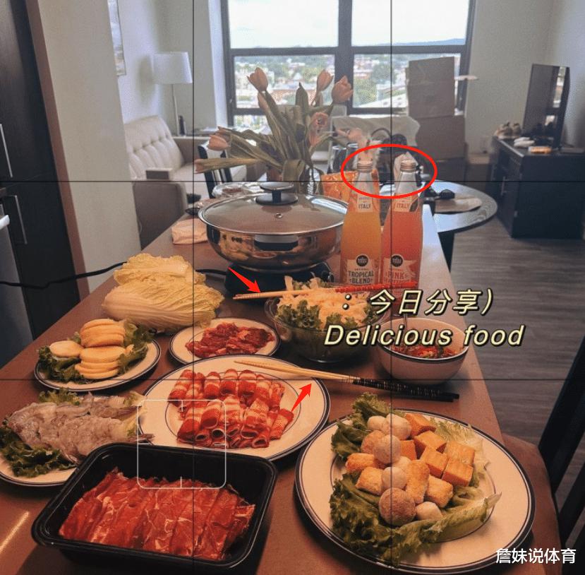 李梦晒与丈夫张隆在家吃火锅，桌上摆着两副碗筷，表明自己很幸福(3)