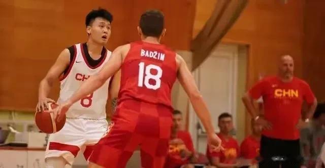 中国男篮两负克罗地亚，两场全是大比分惨败，打的毫无斗志毫无血性，后卫整体低迷，克(1)