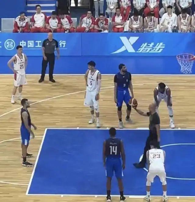 输了！中国男篮大运会首败！陈国豪19分7板！又一被CBA耽误的状元(11)