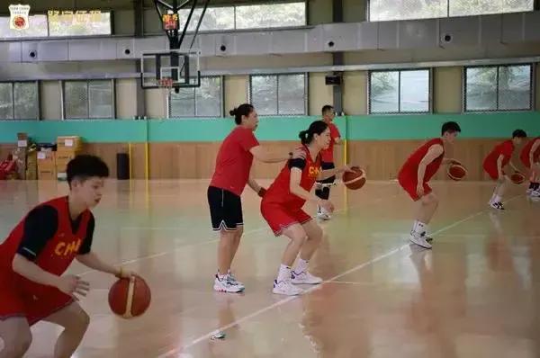 中国女篮已在广东清远备战亚运会，据传澳大利亚和新西兰将不参加，那我们的对手就是韩(2)