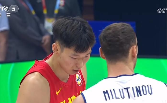 张镇麟连砍9分爆发，中国男篮战塞尔维亚，差距明显！胡明轩低迷(1)