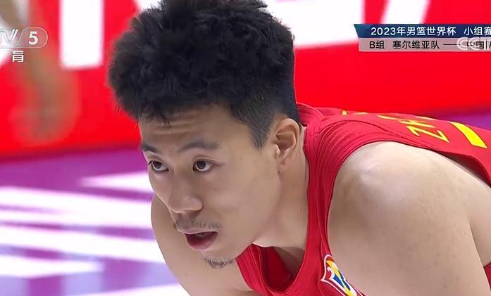 张镇麟连砍9分爆发，中国男篮战塞尔维亚，差距明显！胡明轩低迷(2)
