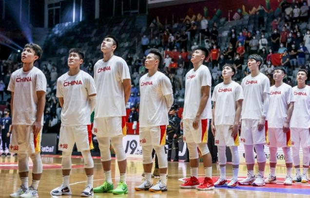 中国男篮受到争议！高薪球员问题，如今的数字数据(4)