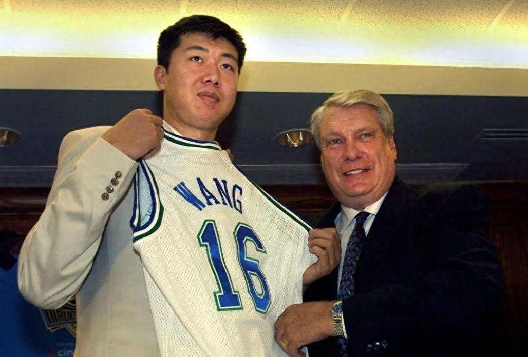 祸害王治郅，逼姚明退役，他凭一己之力让中国篮球倒退二十年(7)