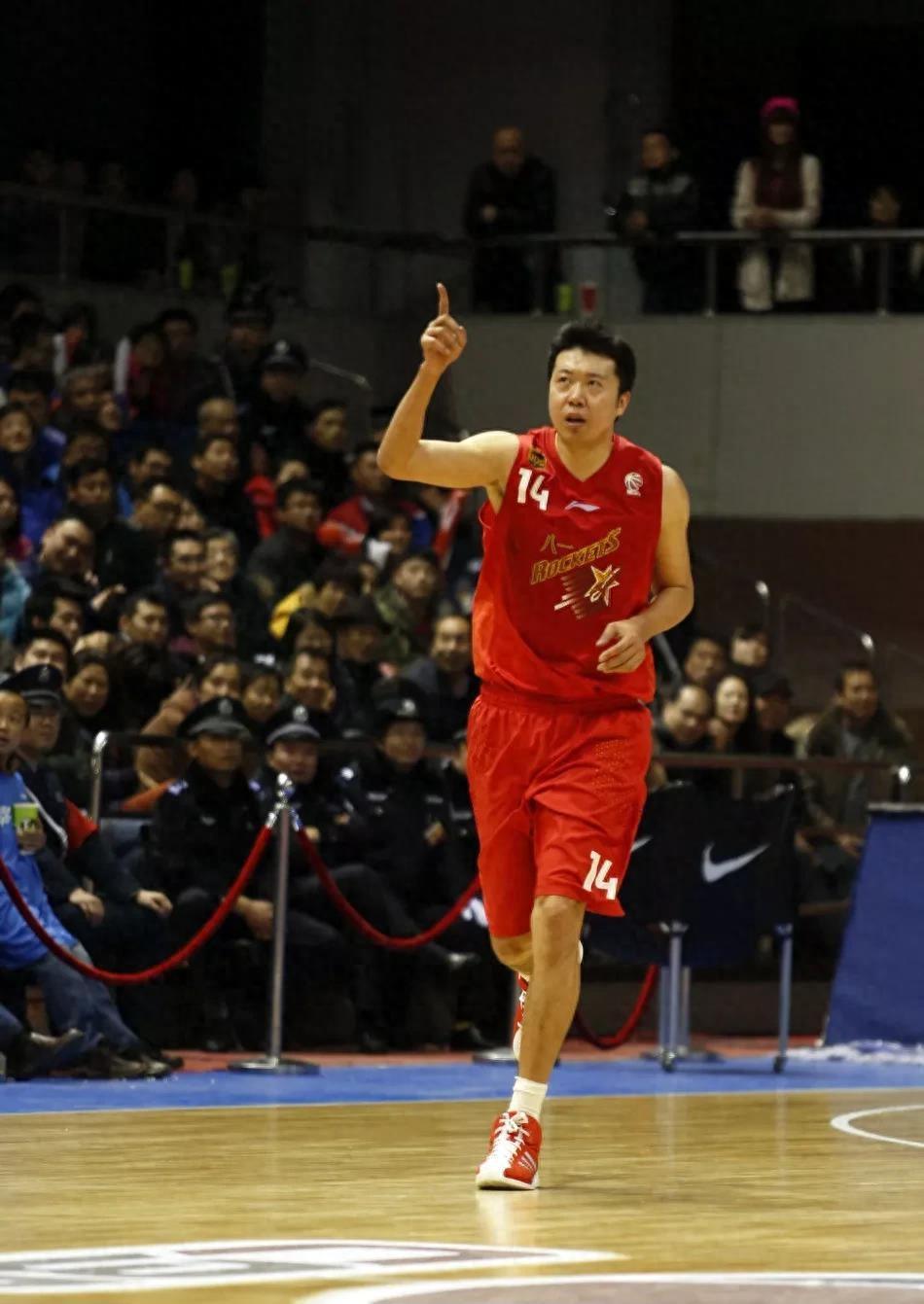 祸害王治郅，逼姚明退役，他凭一己之力让中国篮球倒退二十年(16)
