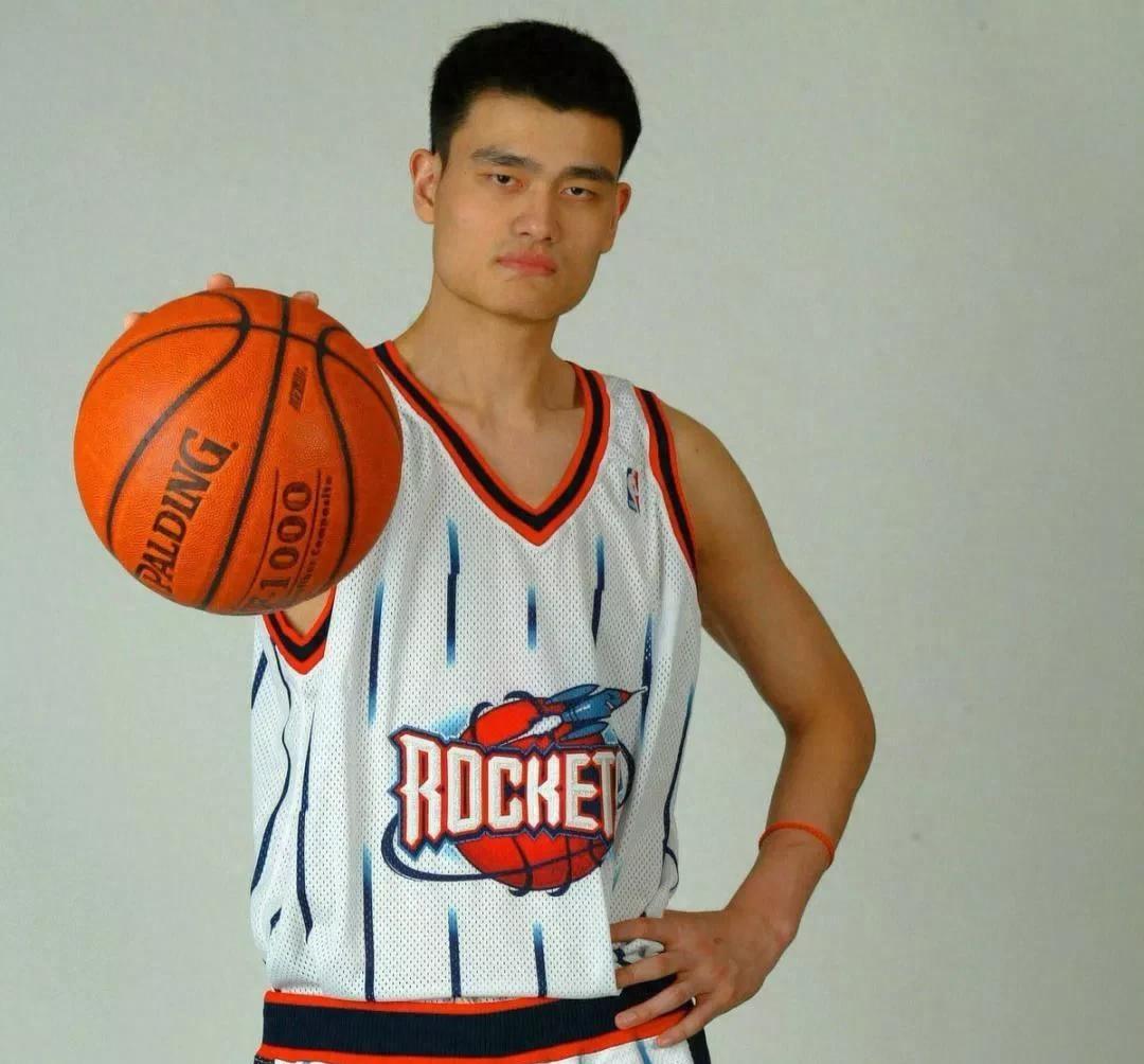 祸害王治郅，逼姚明退役，他凭一己之力让中国篮球倒退二十年(26)