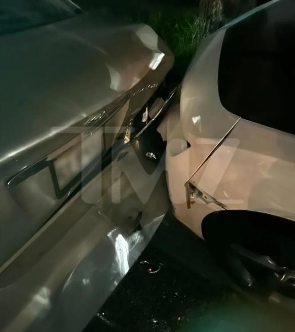 湖人名宿遭遇车祸：开车分心导致连环追尾 豪车被撞烂所幸人没受伤(3)
