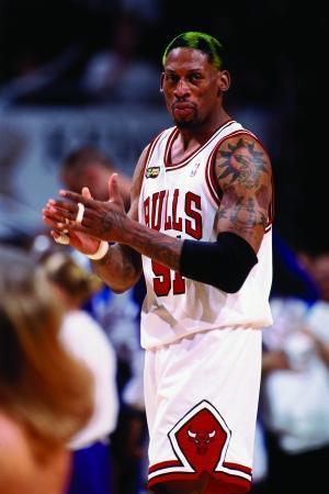 当谈论到NBA历史上的篮板狂人，我们会想到谁？(3)