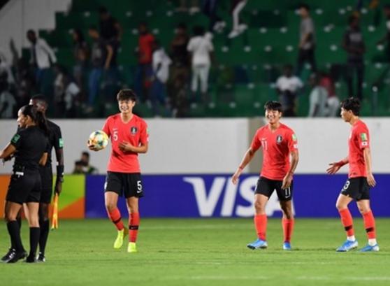 韩国0-1墨西哥！无缘世少赛四强，亚洲球队延续24年尴尬纪录(3)