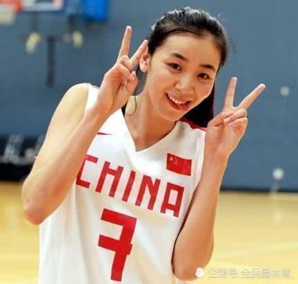 中国篮坛“第一”美女，曾被库里偷瞄，被科比称赞，网友：心动啊！(3)