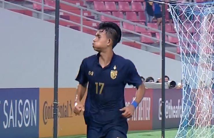 首场惨案来了！泰国国奥5-0取历史性首胜＋登顶，17岁天才梅开二度(2)