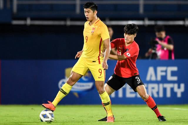 国奥半场0-0韩国，场面被压制射门没效率，张玉宁受伤危险了(2)