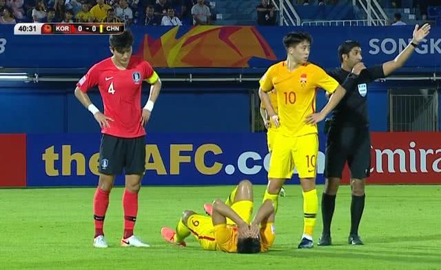 国奥半场0-0韩国，场面被压制射门没效率，张玉宁受伤危险了(4)