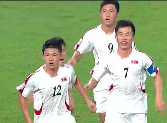 亚洲杯第1大冷门！90分钟绝杀＋红牌，朝鲜国奥奇迹，美女球迷洒泪(1)