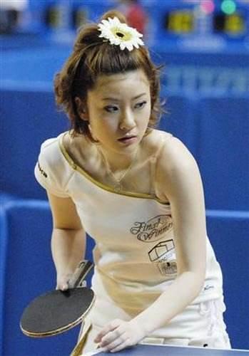 她被称为“乒乓球花瓶”自己设计比赛服装，最终因“单薄”禁赛！(1)