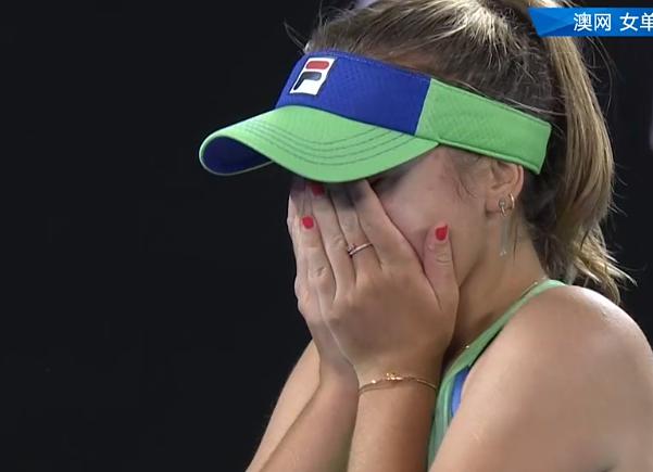 一黑到底！21岁超新星夺澳网女单冠军，赛后捂脸不敢相信(3)