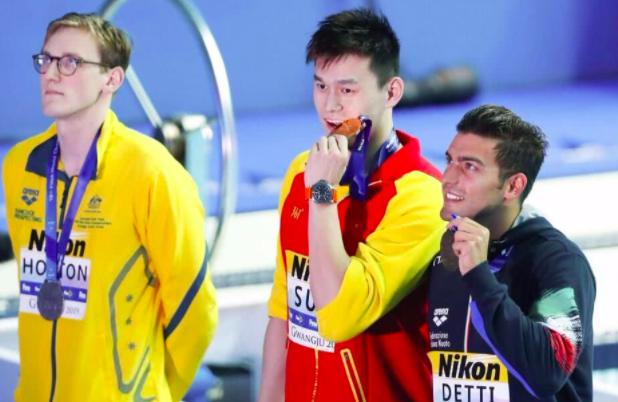 霍顿卫冕奥运冠军遭致命打击，网友鼓励孙杨：赢回清白秒杀他金牌(1)