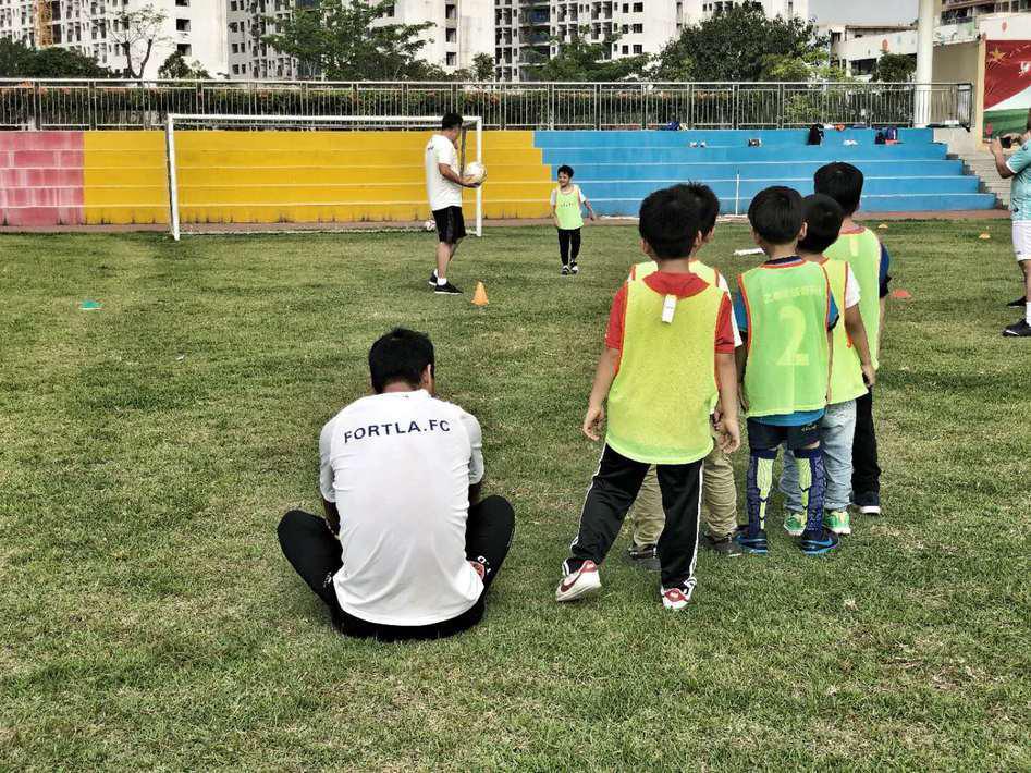 别开生面！深圳光明区足球家庭参加青训嘉年华活动(4)