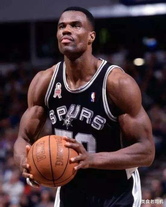 NBA历史10大肌肉男：个个体壮如牛，威猛无比，让人荷尔蒙上升(7)