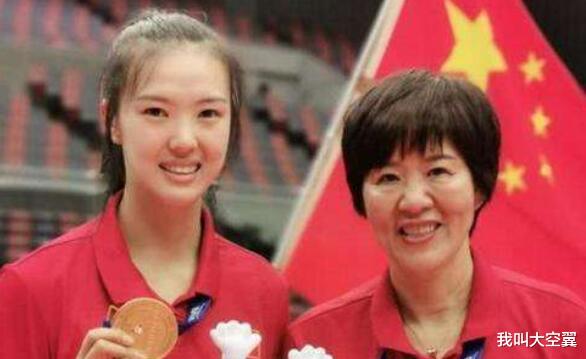 中国女排传喜讯！球队重返世界第一，郎平冲击奥运增添了信心(1)