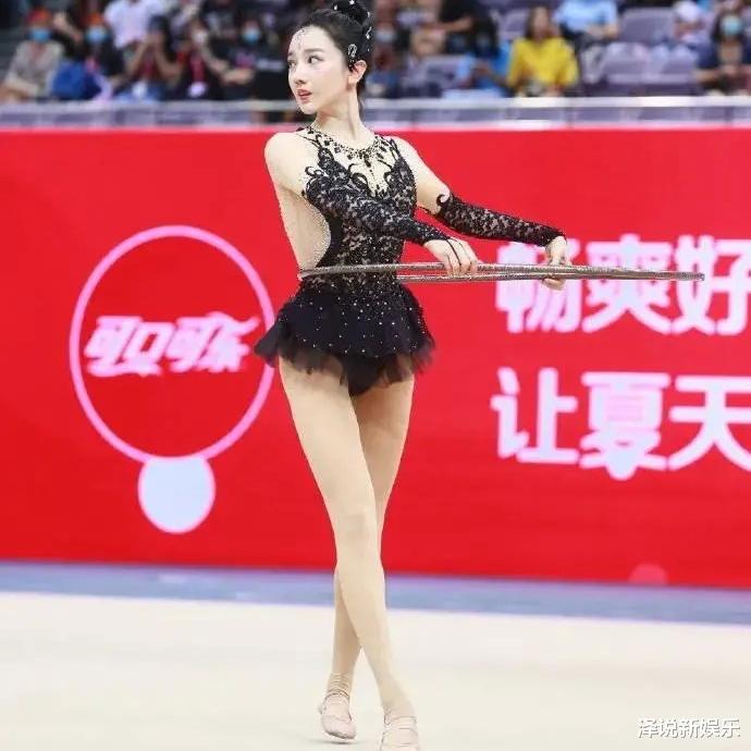 艺术体操比赛，陈小纭绝美身姿夺冠，cindy表现更让人敬佩(4)