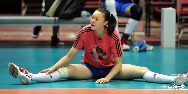 若中国女排选手在比赛中遇“生理期”该如何解决？处理方式太心酸(3)