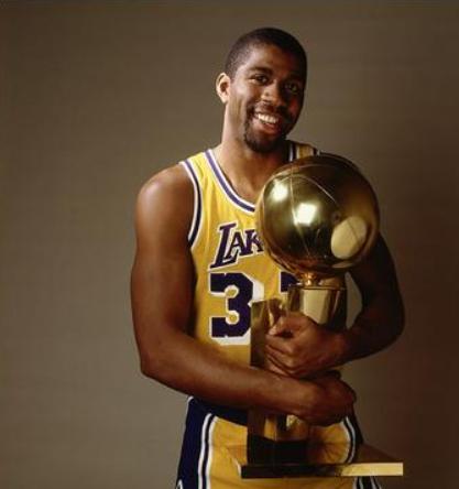 NBA巨星夺得首冠年龄：库里27岁，科比22，而他刚成年不久(5)